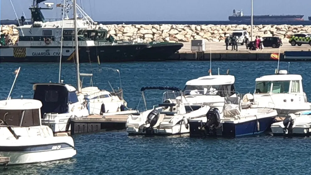 Una patrullera de la Guardia Civil, en la imagen, ha recuperado los dos cuerpos del mar.