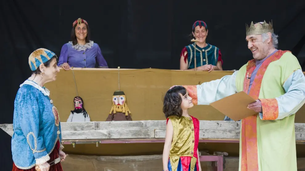 Los Titiriteros de Binéfar estrenan 'El rey y las juglaras'.