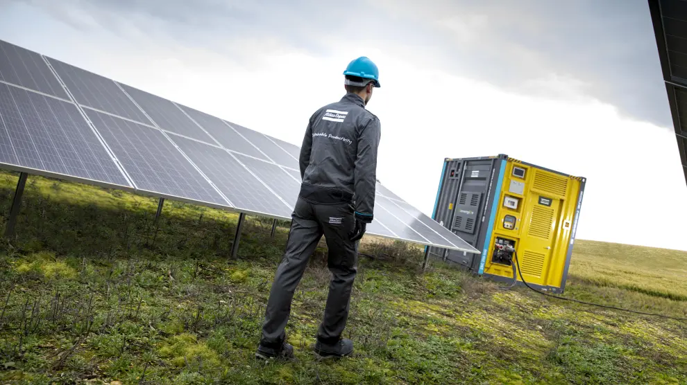 ZenergiZe puede almacenar energía procedente de fuentes renovables, como los paneles solares.
