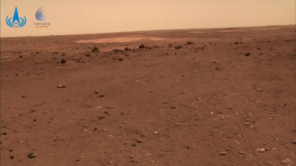 Una de las imágenes de la superficie de Marte enviadas por el rover Zhurong.