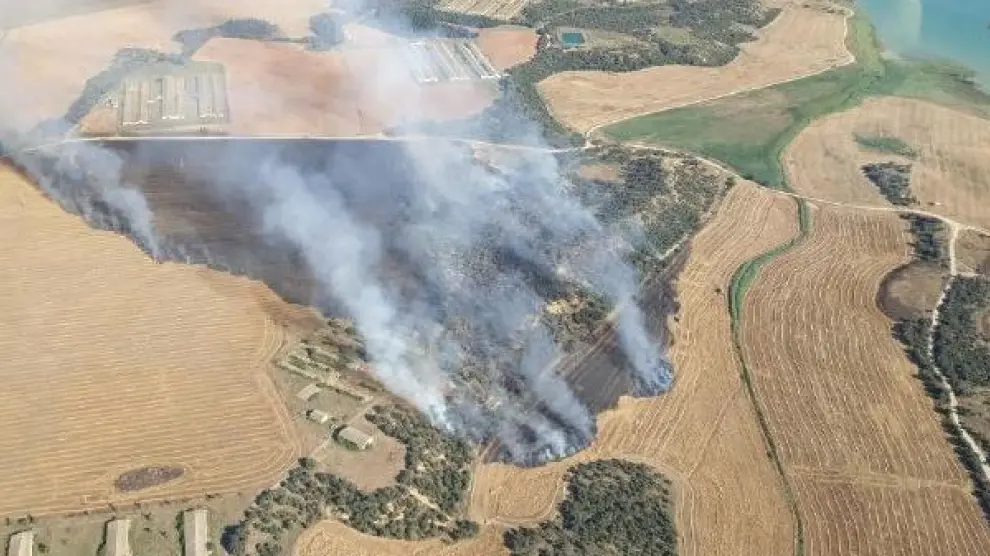 Imagen aérea del incendio en Valdabra, que ha quemado entre 35 y 40 hectáreas.