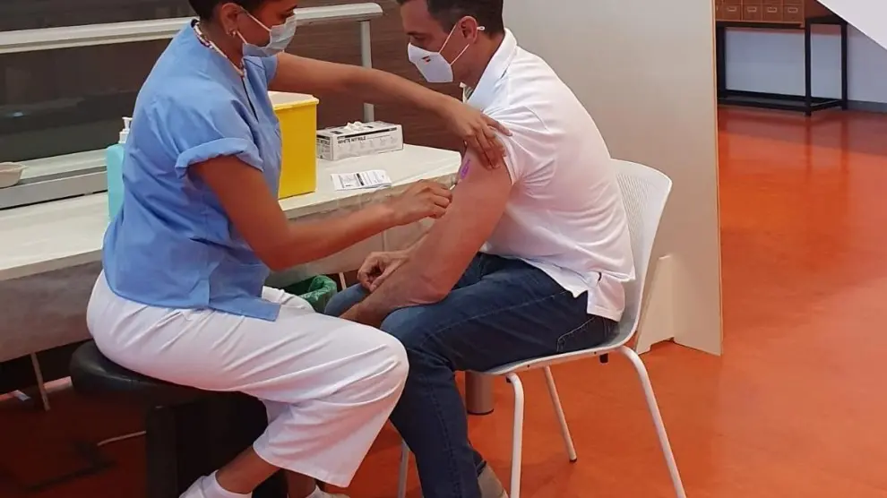 Pedro Sánchez recibe la segunda dosis de la vacuna
