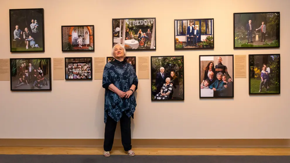 Joan Salter, superviviente del Holocausto, en la exposición.