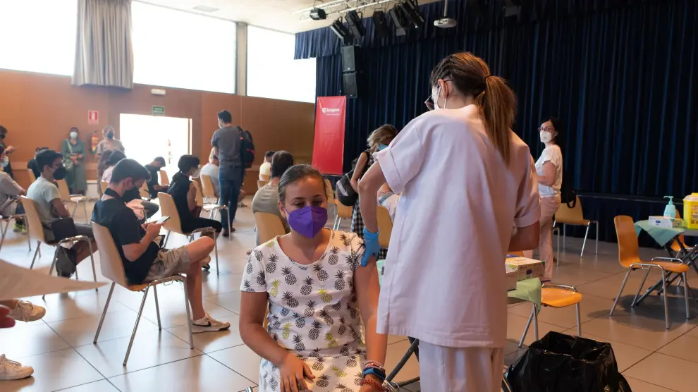 Vacunación de menores en el centro cívico Universidad de Zaragoza