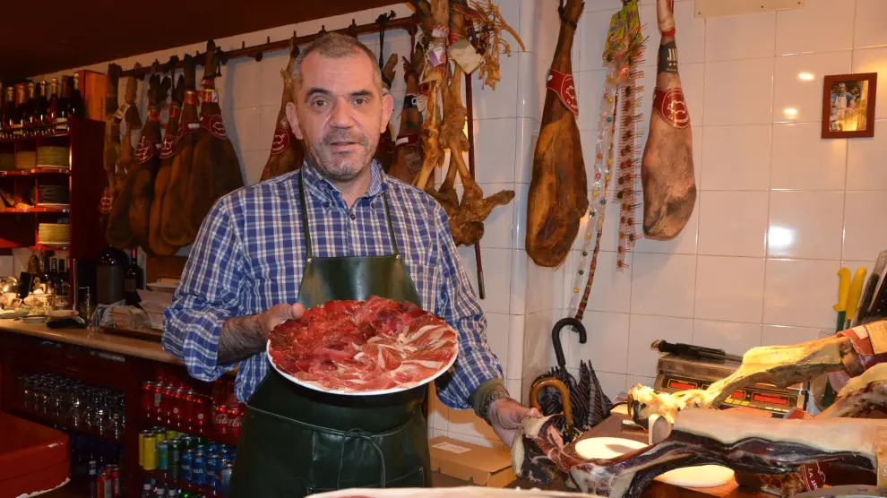 El plato de jamón de bellota, caña de lomo de Jabugo y cecina de León es el más demandado.