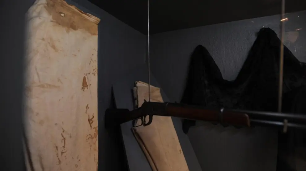 Ropa ensangrentada que lleva Zapata cuando lo asesinaron y su escopeta en el museo de Tlatizapán