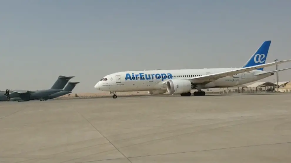 El avión de Air Europa con evacuados de Afganistán despega en Dubái con destino Madrid.