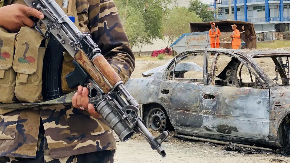 Los talibanes montan guardia en Kabul.