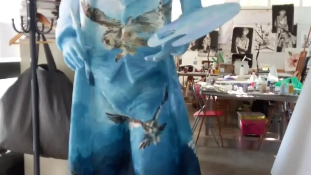 Un detalle del trabajo de Lina Vila. El pintor y sus pájaros.