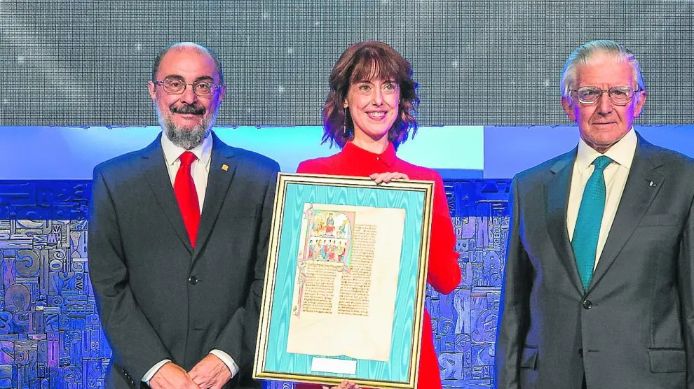 Vallejo recibió el premio de manos de Javier Lambán y Fernando de Yarza Mompeón