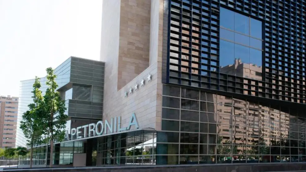 El hotel Reina Petronila abrió sus puertas el 10 de septiembre