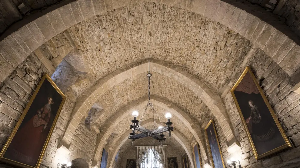 Edificios históricos y de gran interés patrimonial albergan las hospederías de Aragón. En la imagen, claustro del establecimiento hotelero de Roda de Isábena.