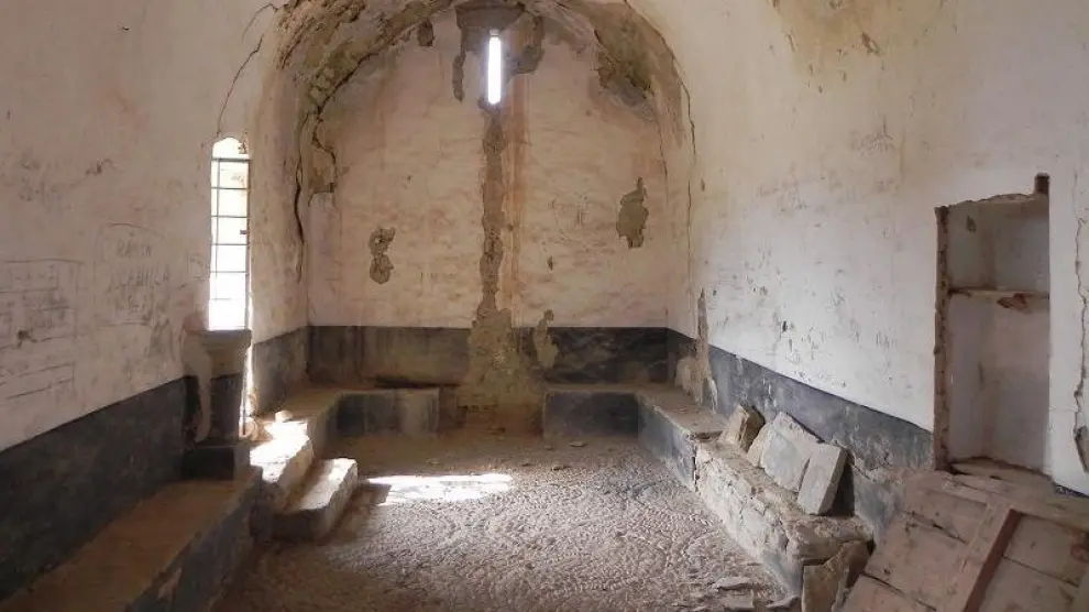 Interior de la ermita de Santa Clara de Puycremat, en el término municipal de Graus.