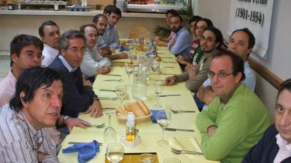 Algunos colegas aragoneses, en el comedor de la Complutense, con Parisi.