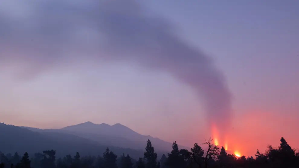 Continúa la erupción de Cumbre Vieja, en La Palma, por décimo noveno día