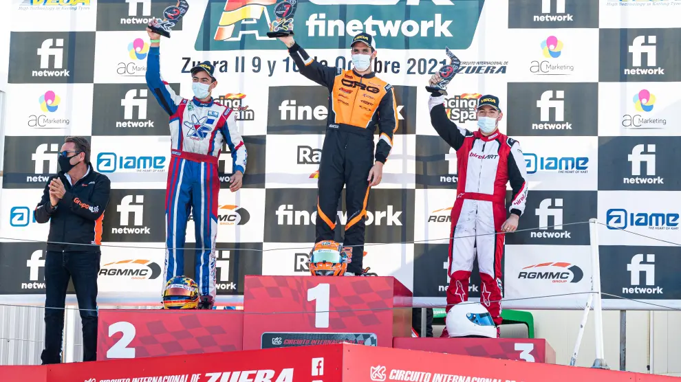 Jaime Alguersuari, en el primer cajón del podio en la carrera de la máxima categoría, KZ.
