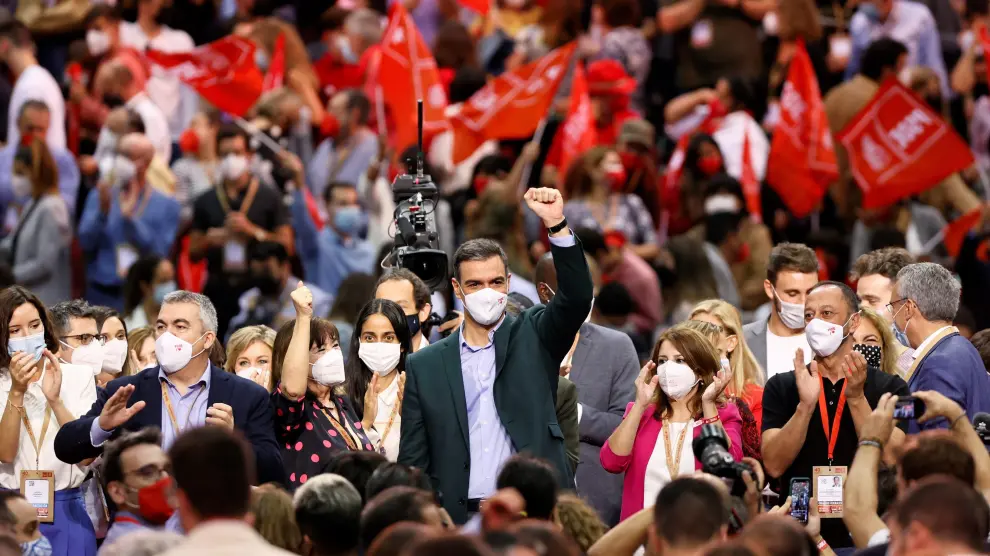 Sánchez, en olor de multitud, durante el congreso socialista.
