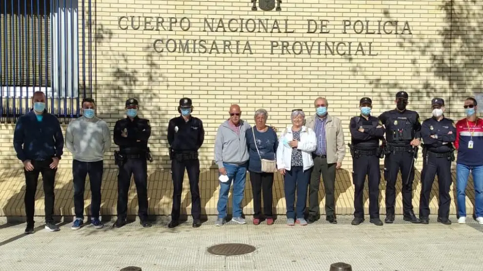 Concentración en Huesca de apoyo al inspector agredido en un bus de Zaragoza.