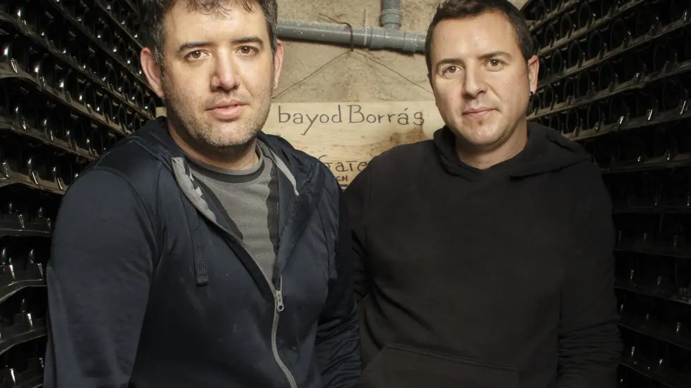 Jesús Borrás y Jordi Bayod, en la bodega de Fórnoles