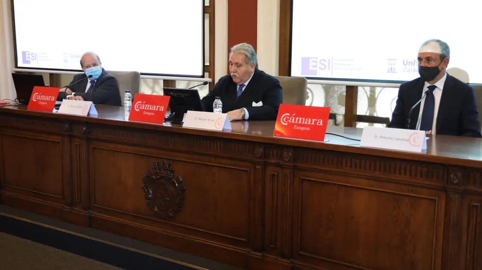 Marcos Sanso, Manuel Teruel y Antonio Lacoma, en la presentación del informe a la prensa.
