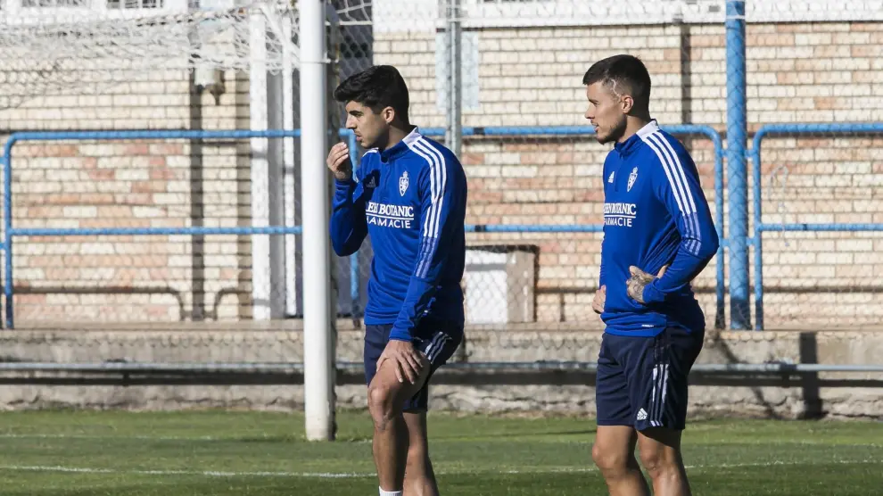 Enrique Clemente, junto a Juanjo Narváez en un entrenamiento en la Ciudad Deportiva.