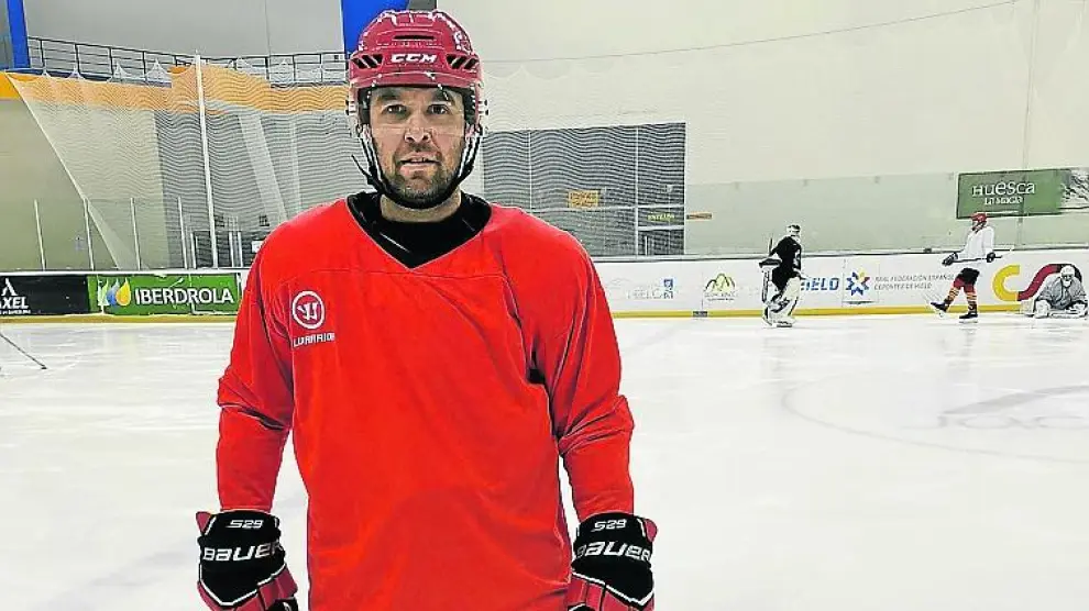 El capitán del Club Hielo Jaca es a sus 36 años una de las principales figuras del hockey hielo nacional, y ha jugado muchos años en la selección española absoluta.