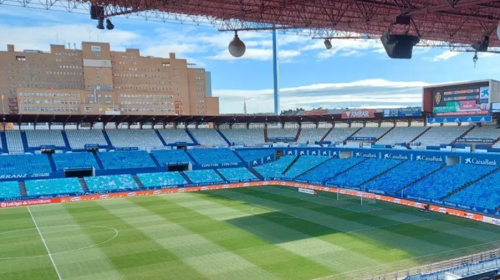 Estadio de La Romareda, hora y media antes del partido Real Zaragoza-Eibar de este lunes.