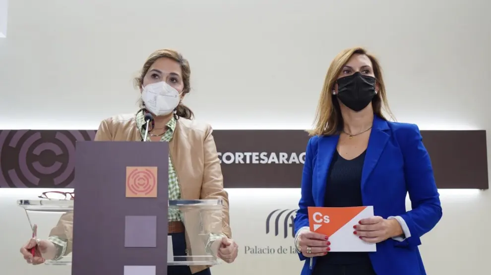 Las diputadas de Cs Susana Gaspar y Jara Bernués.