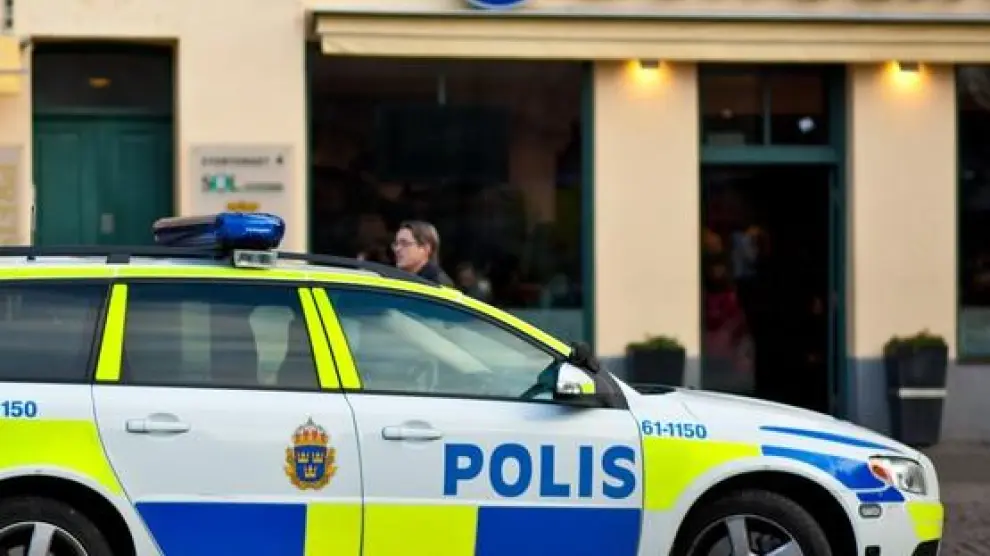 La policía de Suecia.
