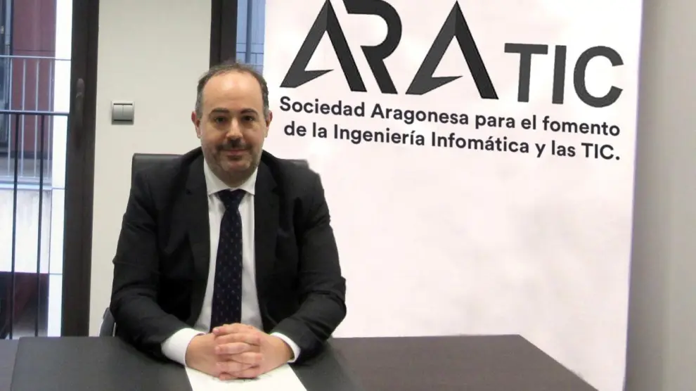 Eduardo Peris,presidente de Aratic, en la sede de la Sociedad en la calle de Mártires en Zaragoza.