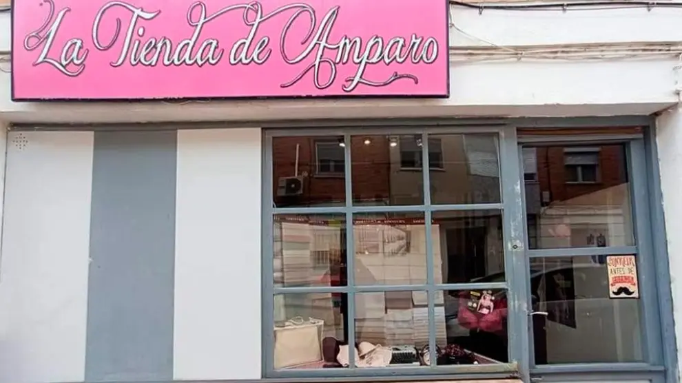 Además del Coaliment, Amparo regenta una tienda de ropa en la calle de Aragón de Utrillas.