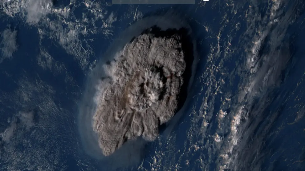 La erupción del volcán, vista desde el espacio.
