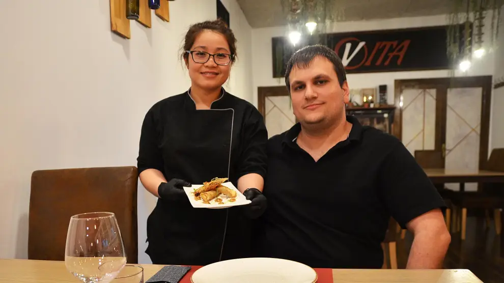 Thi Houng Phan y Juan José Vallespín con dos recetas de Vita Taberna Gastronómica.