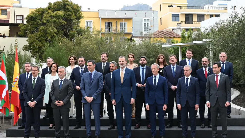 La foto de familia. Los asistentes a la cumbre en La Palma, salvo el presidente de la Generalitat Pere Aragonés.