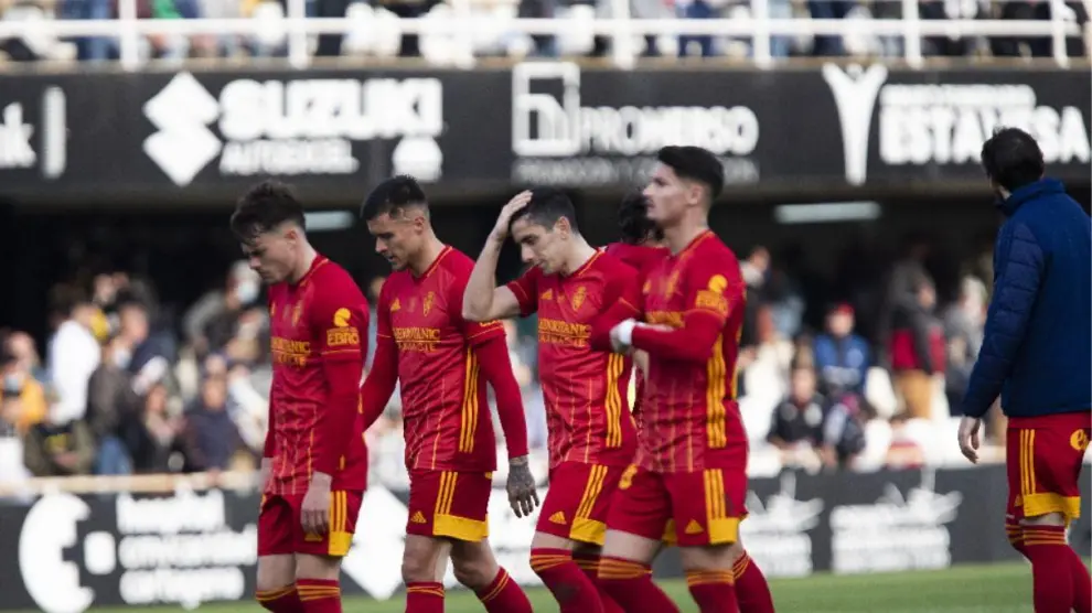 Los jugadores del Real Zaragoza abandonaron el campo del Cartagena con un semblante que describía claramente lo sucedido.