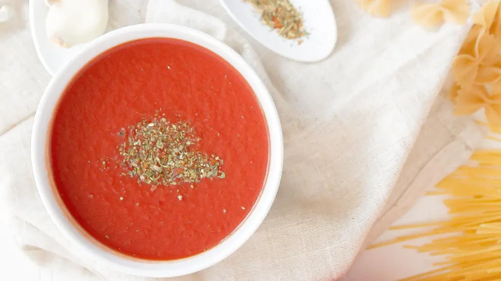 Salsa de tomate casera de aprovechamiento.