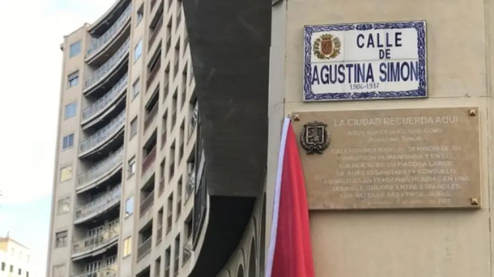 Placa dedicada a Agustina Simón