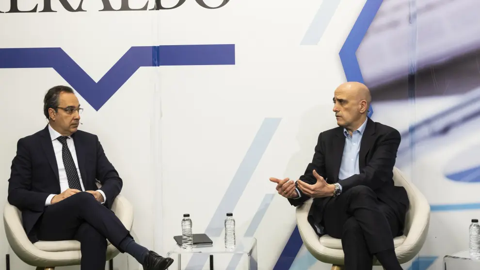 Ignacio Montaner, director general de Endesa en Aragón y Jesús Herrero, director de análisis de mercado de Cepsa.