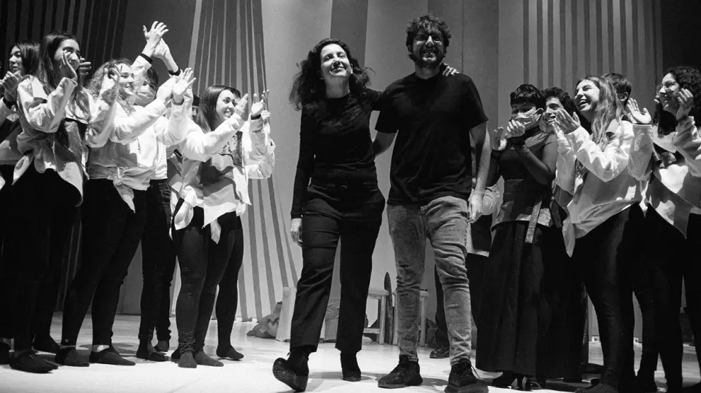 Pre-estreno de la obra, con Elena Ruiz-Ortega, que se ocupó de la dirección musical, José Manuel García Hormigo y el Coro de Cámara del CSMA en escena.
