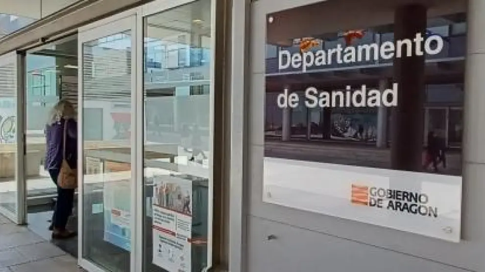 Entrada al Departamento de Sanidad de Aragón.