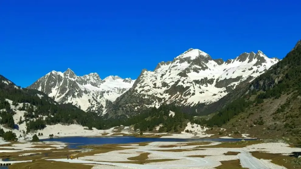 El agua del deshielo recupera la estampa del Lago de Están en el Parque Natural Posets Maladeta.