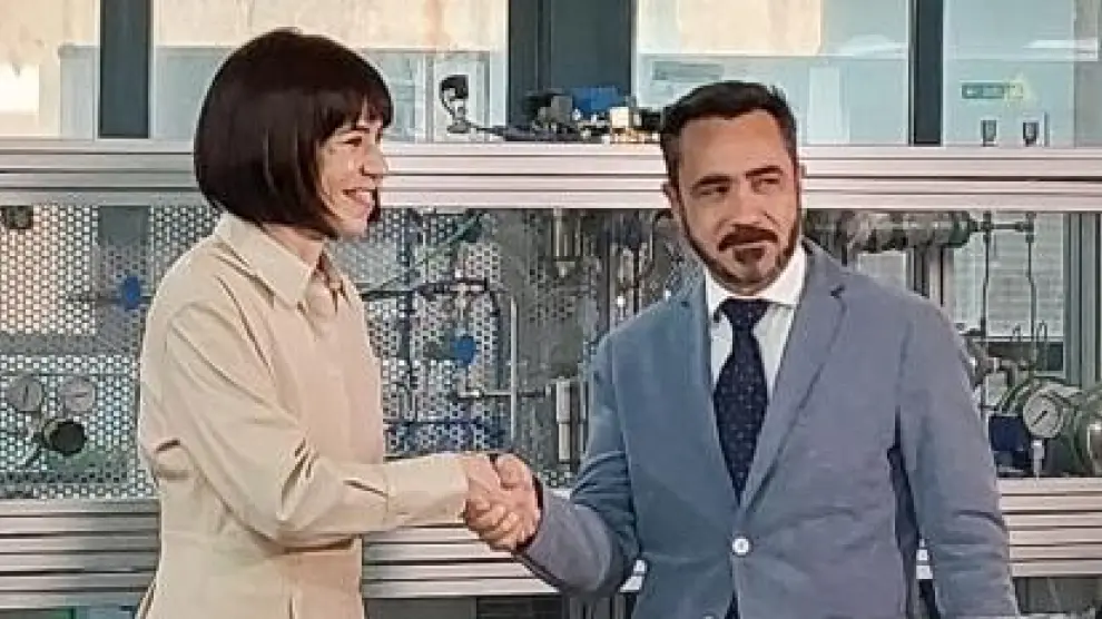 La ministra Diana Morant y Enrique Navarro, director general de Innovación e Investigación del Gobierno de Aragón.
