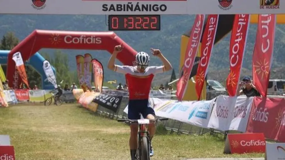Roudil-Cortinat celebra su victoria en Sabiñánigo.