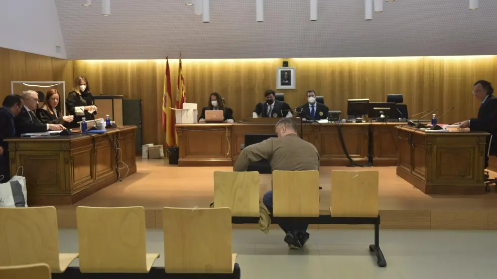 El guardia civil acusado de abusos a menores de Barbastro está siendo juzgado en la Audiencia Provincial de Huesca.