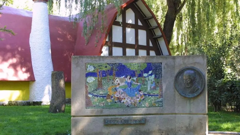 Homenaje a Blancanieves y Walt Disney en el Parque Miguel Servet de Huesca.