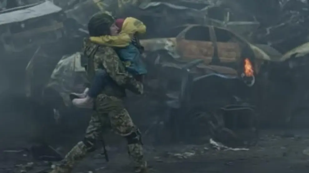 Captura del vídeo de la versión de 'Stefanía', de Kalush Orchestra, en la Ucrania en guerra.