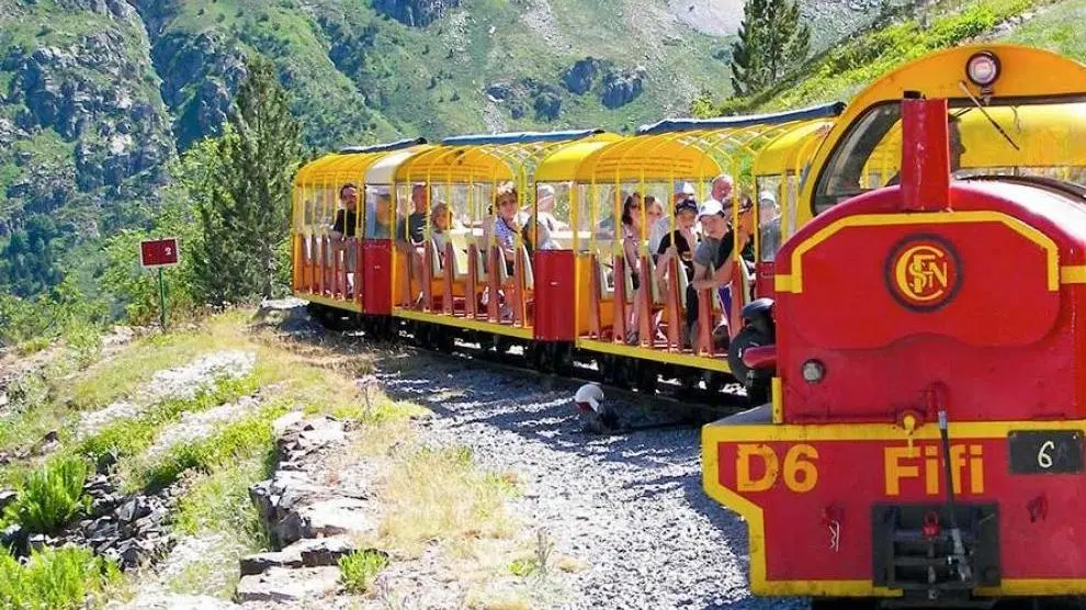El tren de Artouste (Francia) es el más alto de Europa y circula a 2.000 metros.