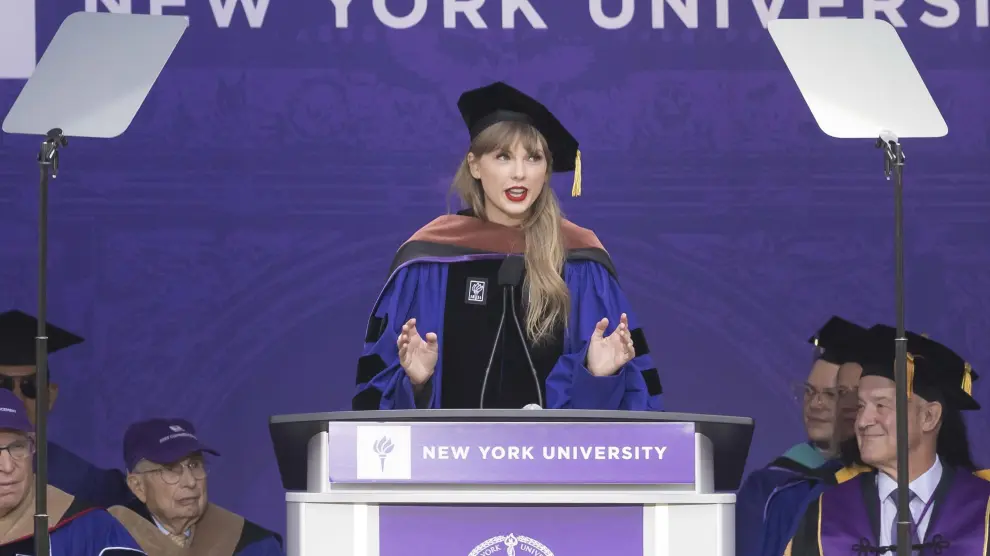 La cantante estadounidense Taylor Swift en el discurso que ofreció a los estudiantes de la Universidad de Nueva York.