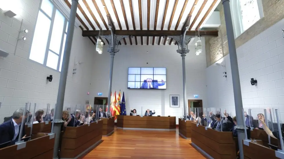 Momento del pleno de la DPZ celebrado este viernes en Zaragoza.