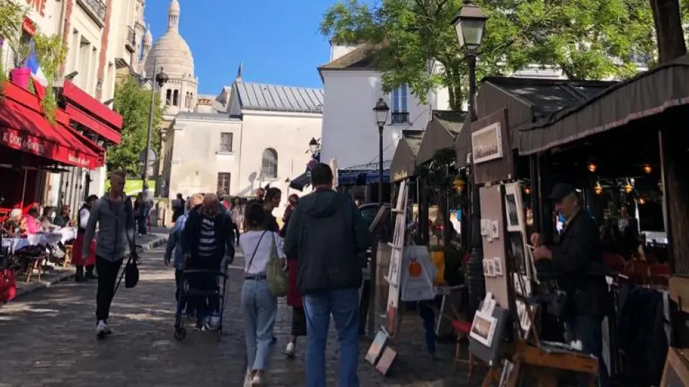 Turistas por las calles de Montmartre, en una imagen de archivo.